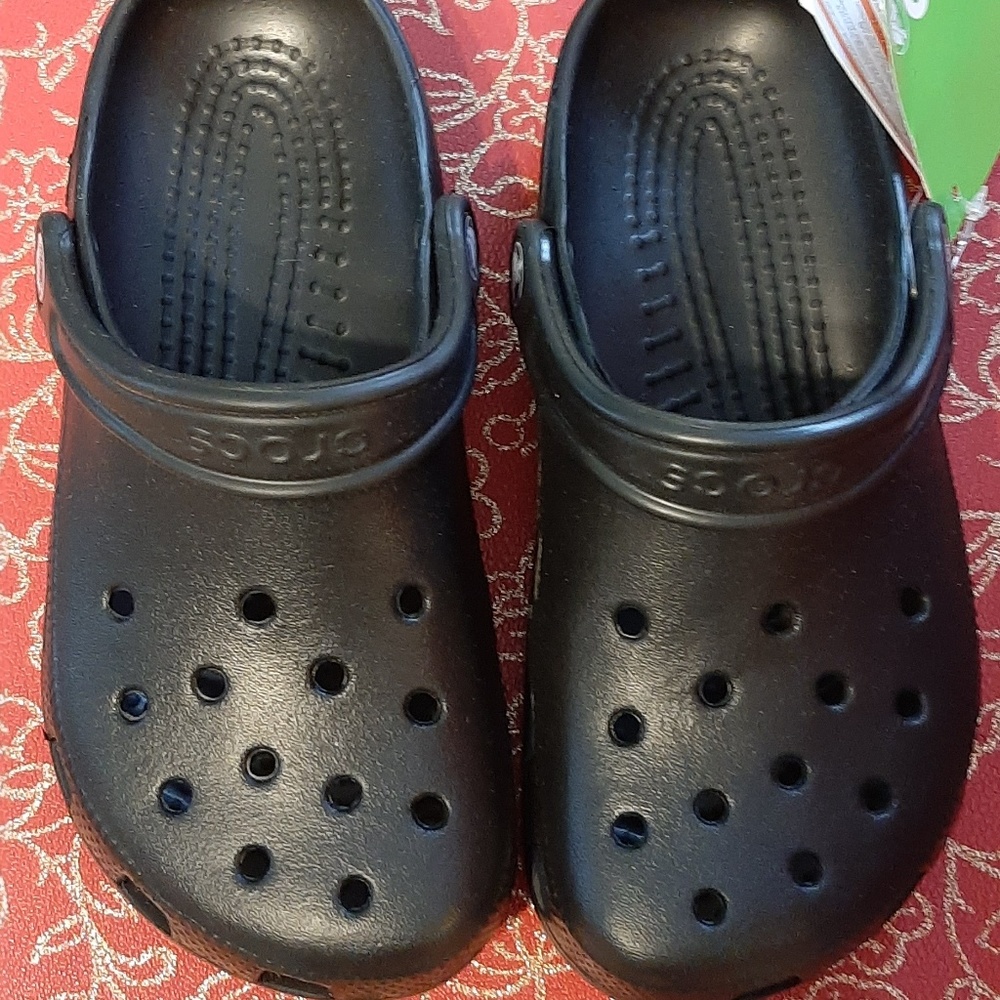Crocs Unisex black New women's size 6,men's size 4